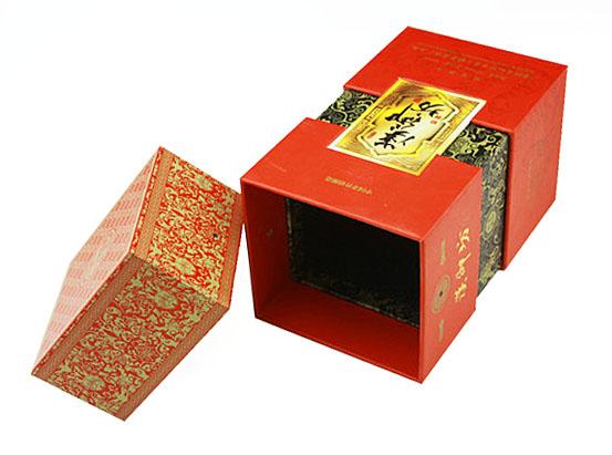 Red Cardboard Boxes Packaging For Whisky Liquor Drink With Luxury Spot UV